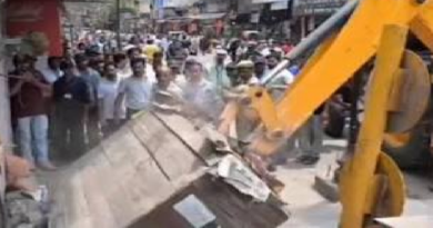 ललतारौ पुल से बाल्मीकि चौक तक चला अतिक्रमण हटाओ अभियान